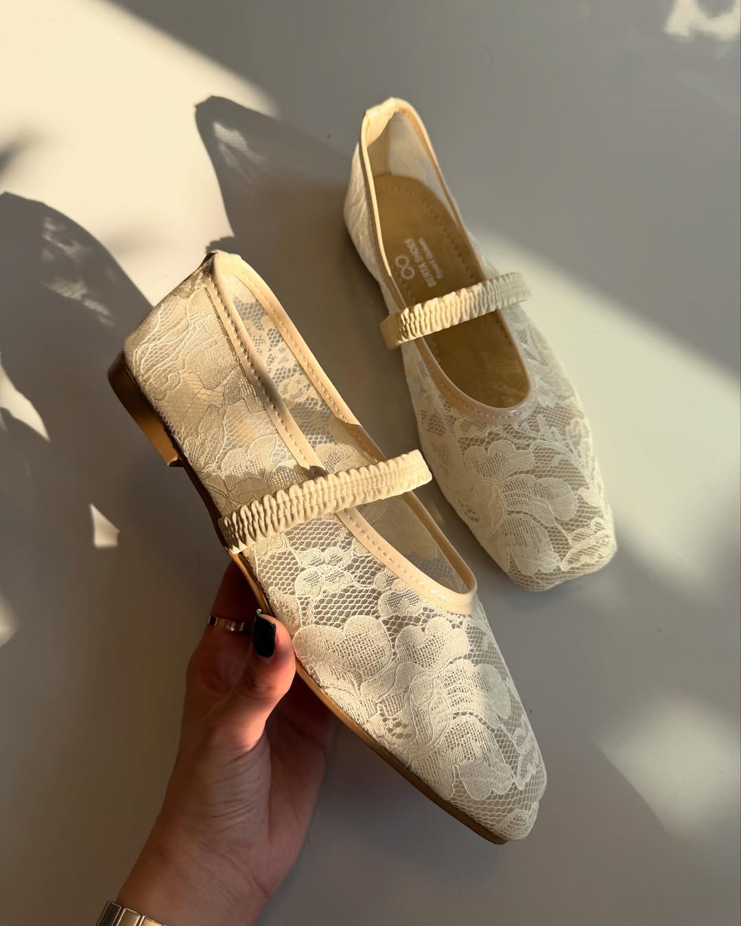 Elegant Lace Flat Women Shoes