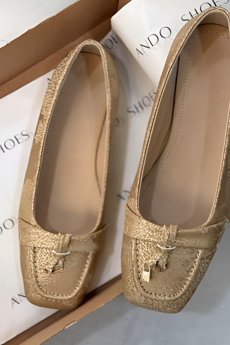Soft leather flat shoes for women