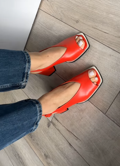 Elegant Leather Square Heel Sandals