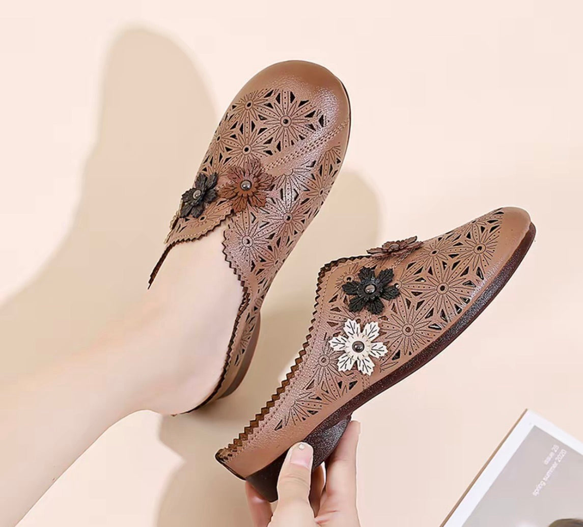 Soft Leather Comfortable Flower Sandals