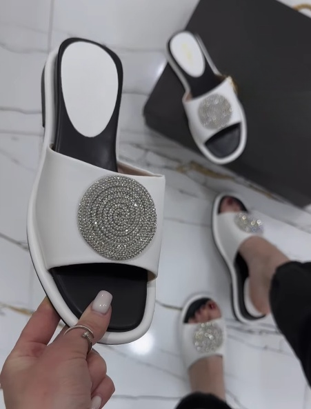 Round Sparkling Rhinestone Slippers