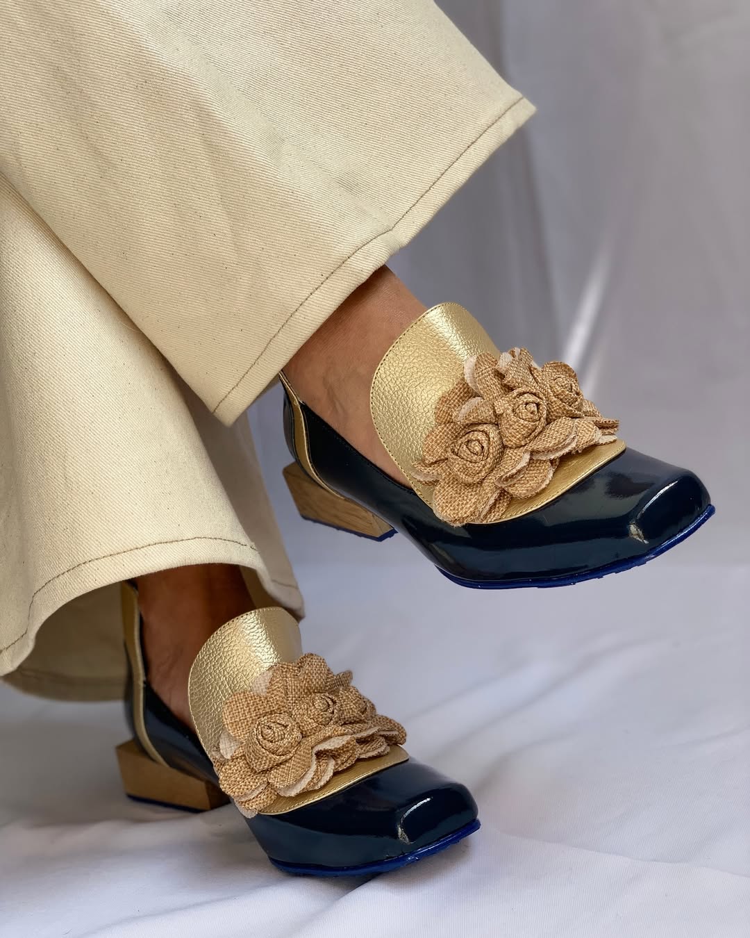 Women's Sculpted Flower Accent Shoes