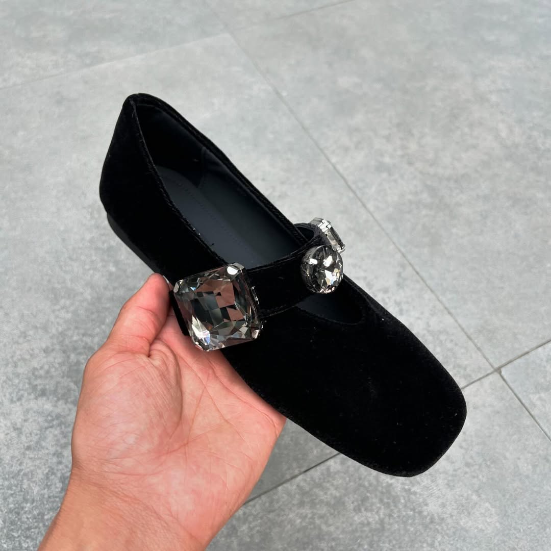 Women's Large Rhinestone Flat Shoes