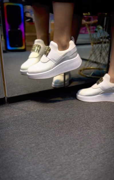 Women's thick-soled comfortable shoes