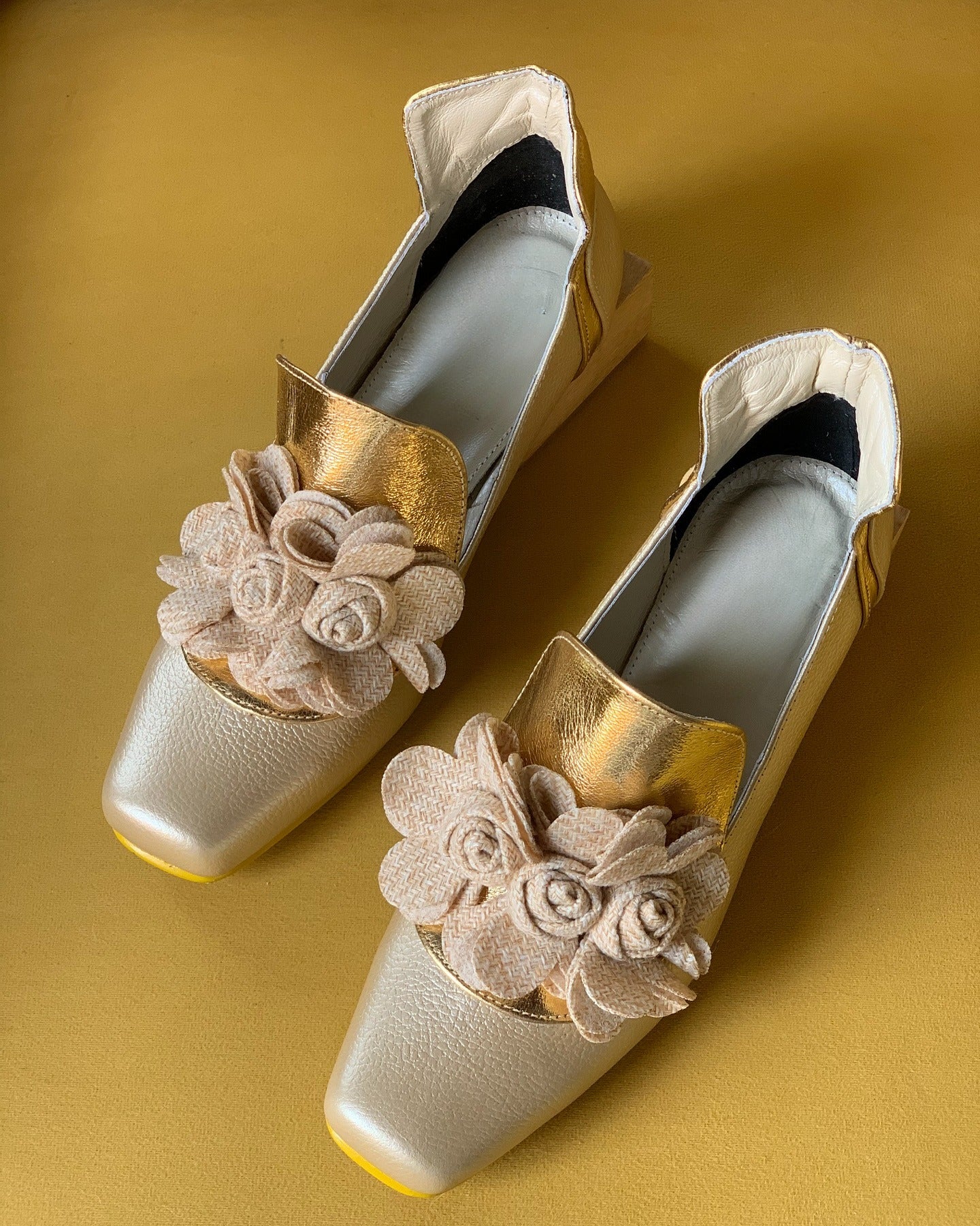3D flower square heel shoes