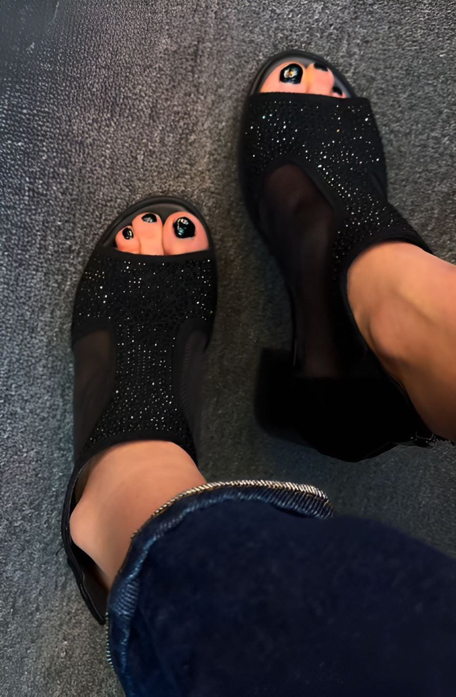 Black Open-Toe Low-Heeled Sandals