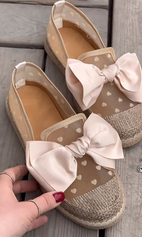 Bowknot Decorated Heart Pattern Breathable Women's Shoes