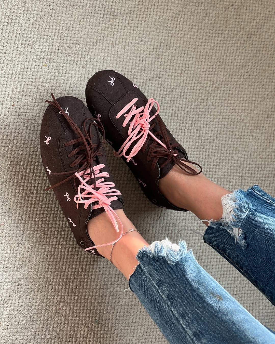 Bow Embroidered Women's Shoes With Contrasting Laces
