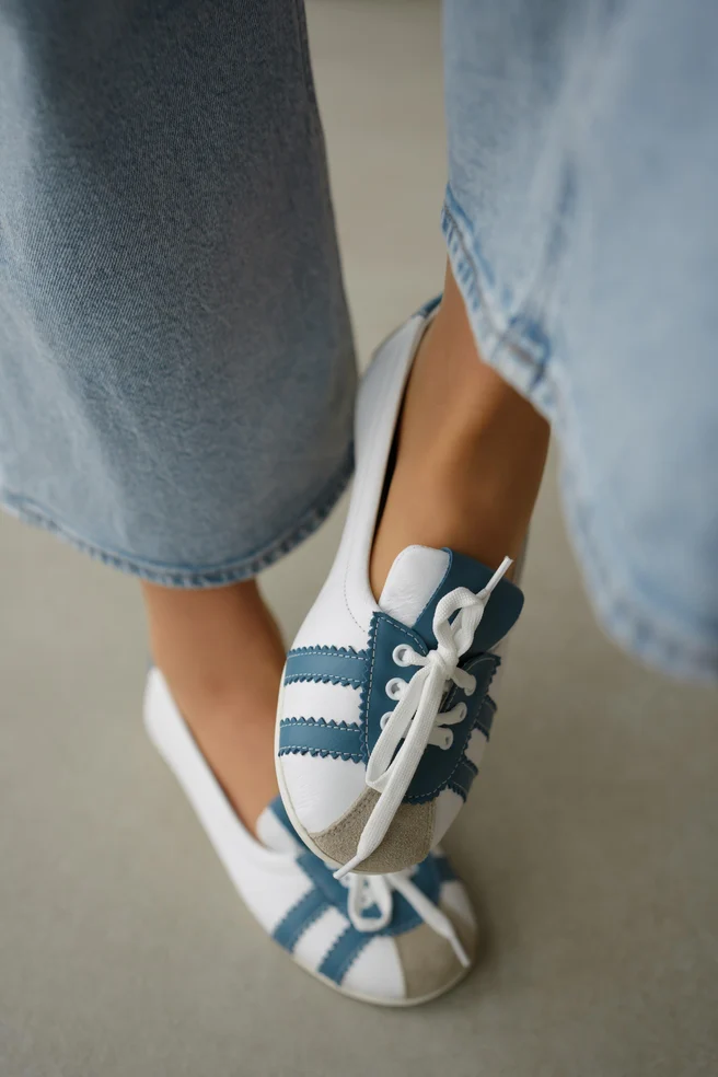 Front Strip Detail Lace-Up Women's Shoes