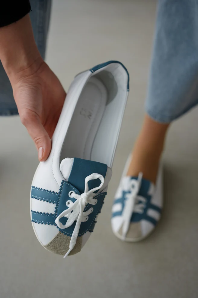 Front Strip Detail Lace-Up Women's Shoes