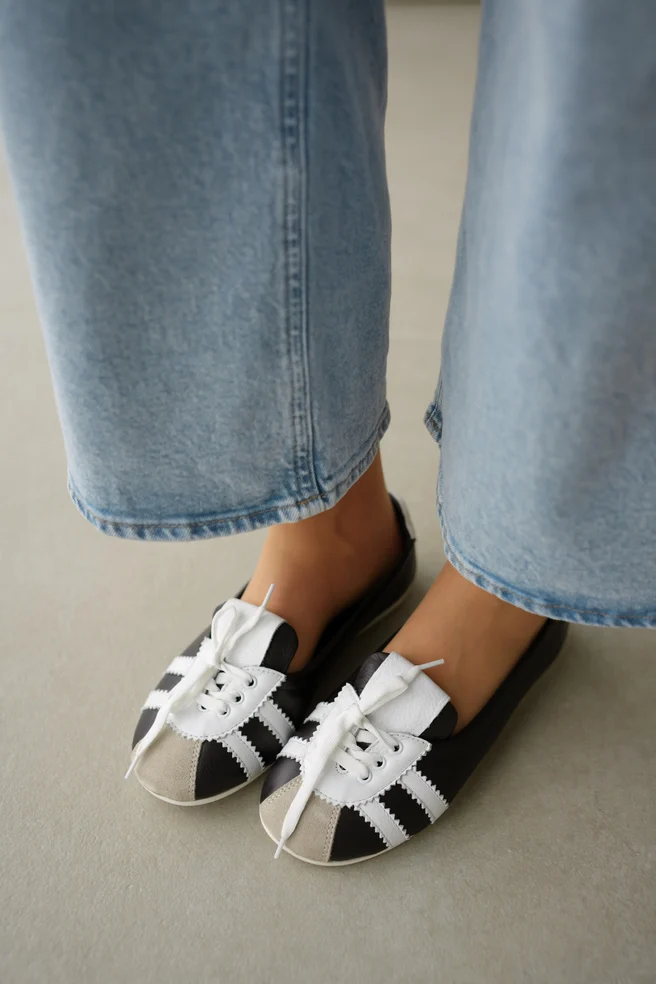 Front Strip Detail Lace-Up Women's Shoes