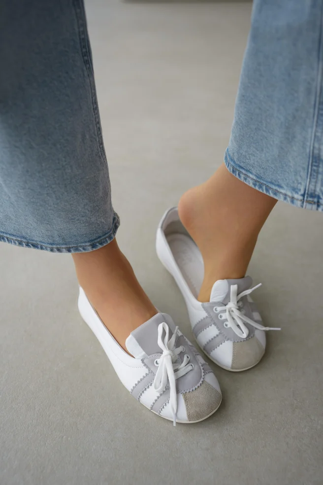 Front Strip Detail Lace-Up Women's Shoes