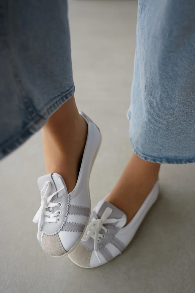 Front Strip Detail Lace-Up Women's Shoes