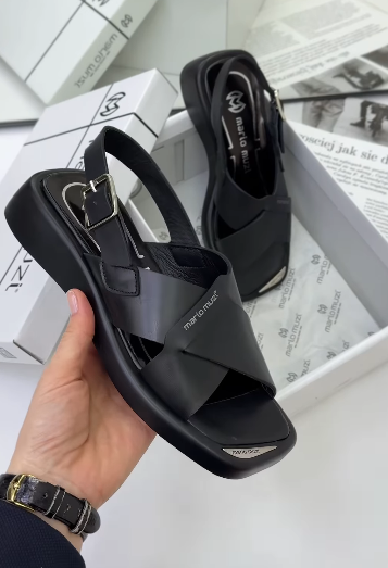 Black Minimalist Versatile Sandals