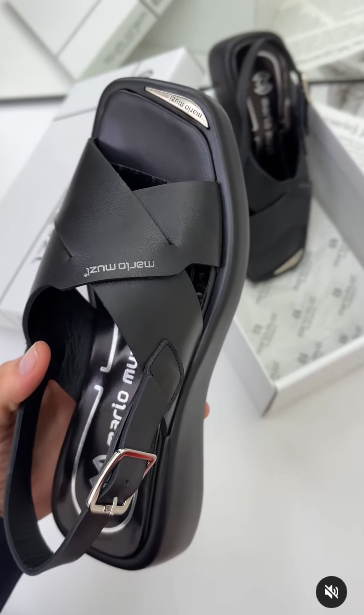 Black Minimalist Versatile Sandals
