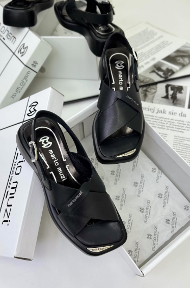 Black Minimalist Versatile Sandals