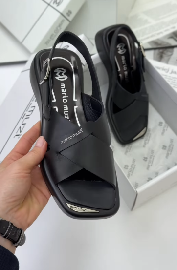 Black Minimalist Versatile Sandals