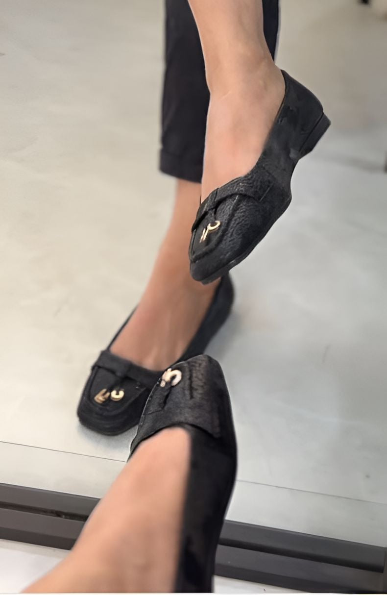 Soft leather flat shoes for women