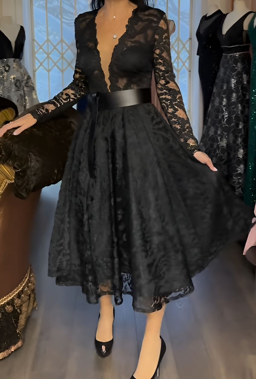 Elegant Black V-Neck Lace Dress