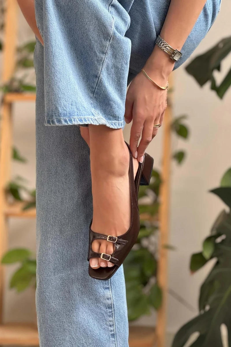 Wrinkled Matte Belt Detailed Low Heel Women's Sandals