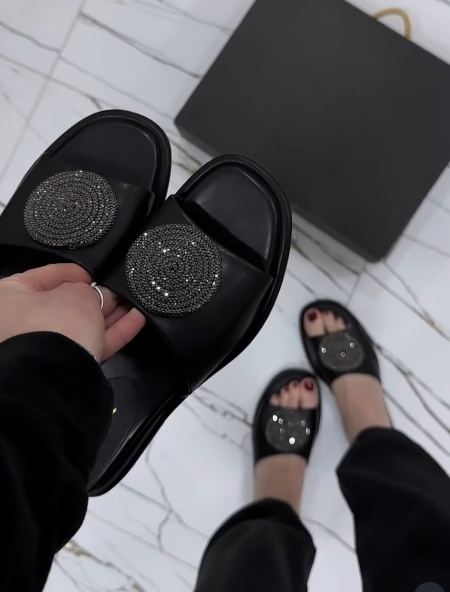 Round Sparkling Rhinestone Slippers