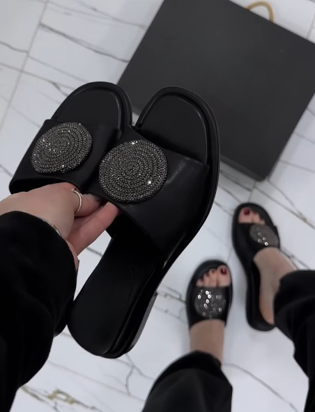 Round Sparkling Rhinestone Slippers