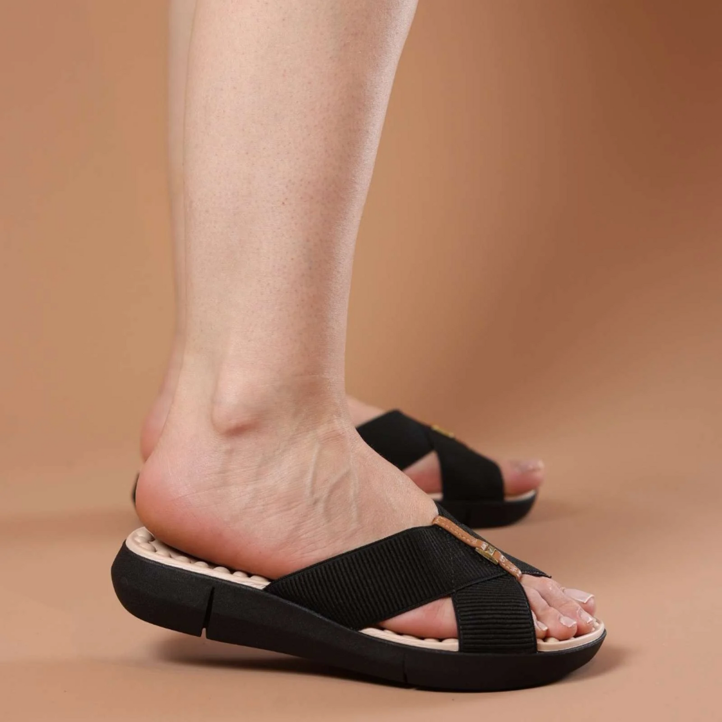 Women's X-Shaped Massaging Slippers