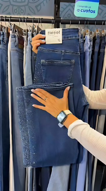 Sparkling Rhinestone High-Stretch Jeans