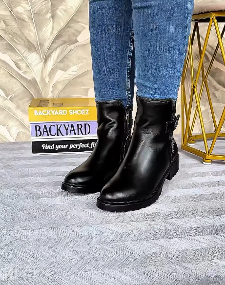 Black Zipper Women's Leather Ankle Boots