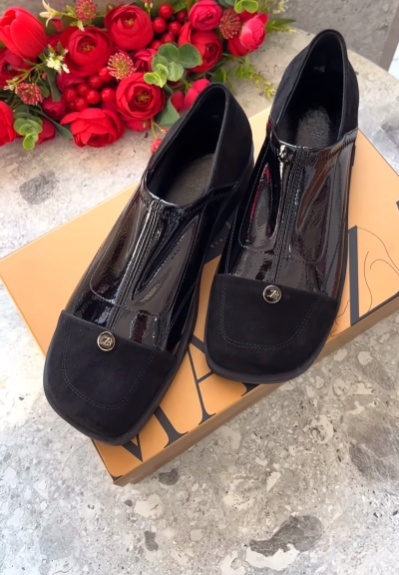 Women's Black Soft Leather Flat Shoes