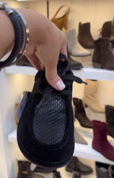 Women's Soft & Comfortable Lace-Up Shoes