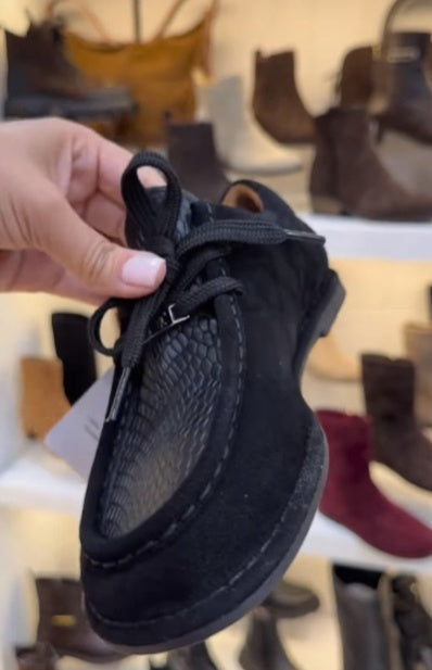 Women's Soft & Comfortable Lace-Up Shoes