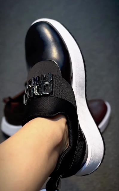 Women's thick-soled comfortable shoes