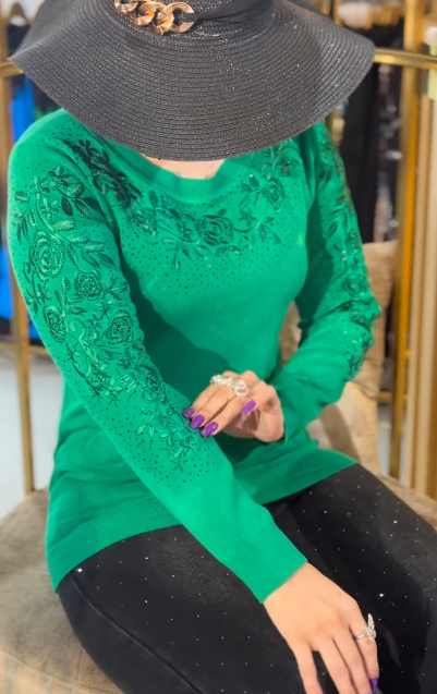 Women's Flower Embroidery Rhinestone Sweater