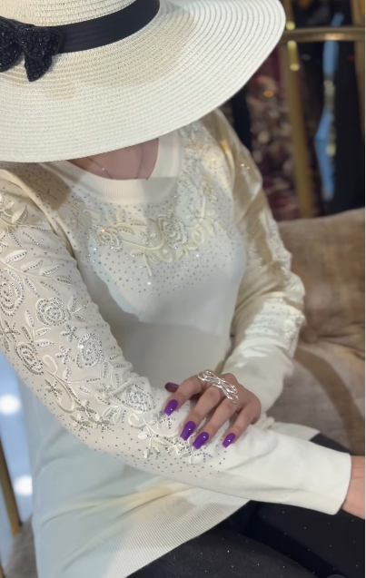 Women's Flower Embroidery Rhinestone Sweater