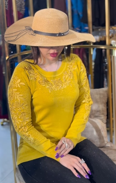 Women's Flower Embroidery Rhinestone Sweater