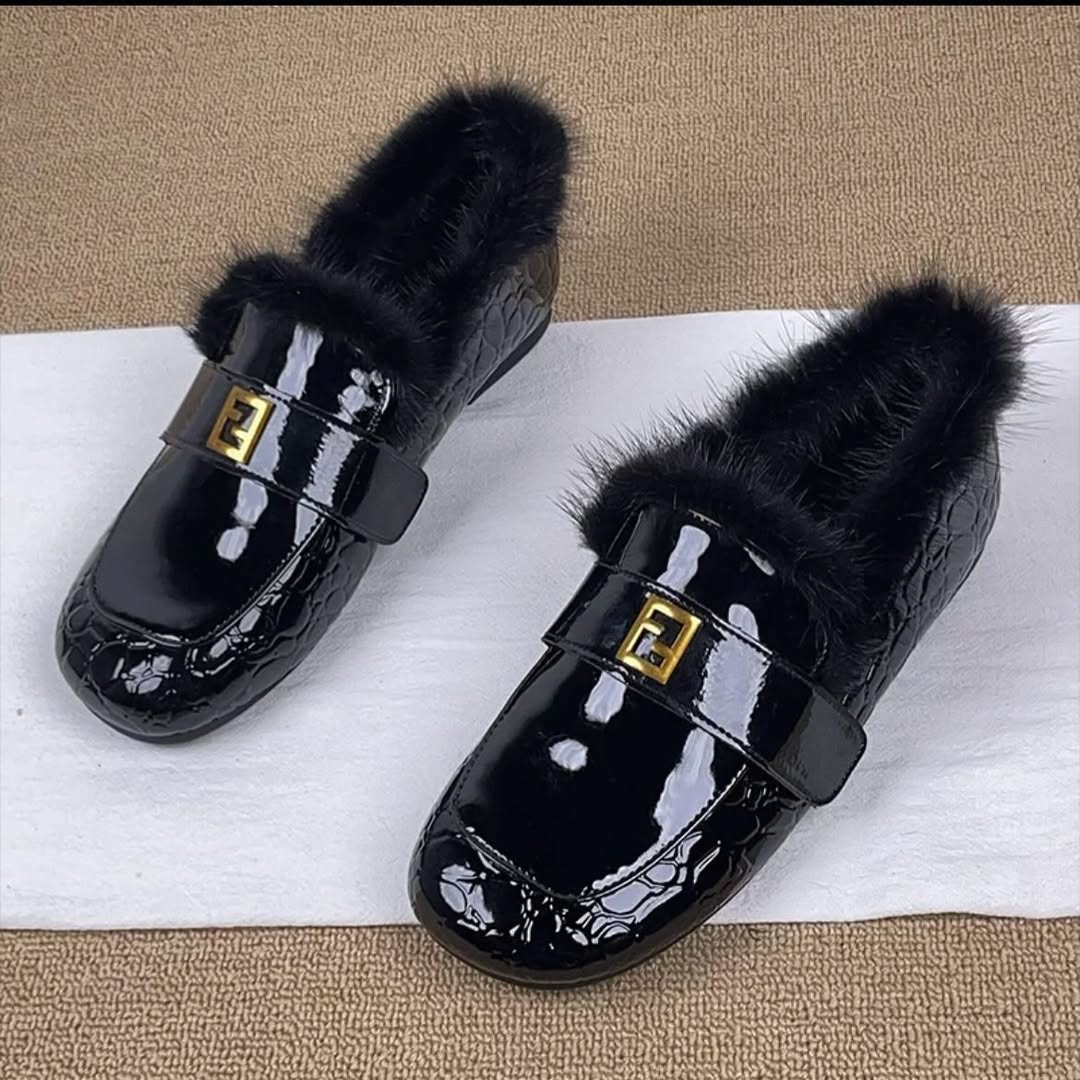 Women's Shiny Leather Shoes with Fuzzy Lining