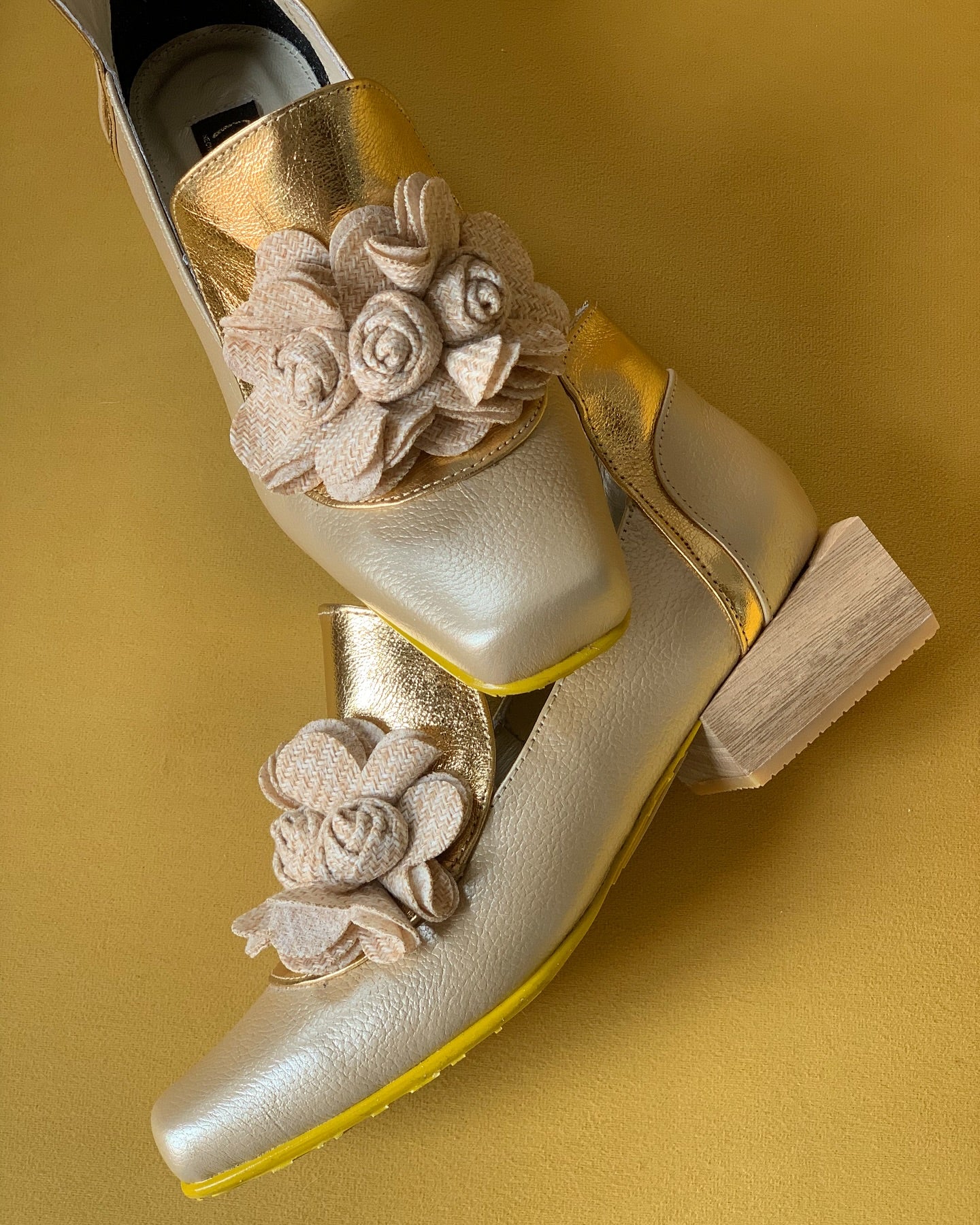 3D flower square heel shoes