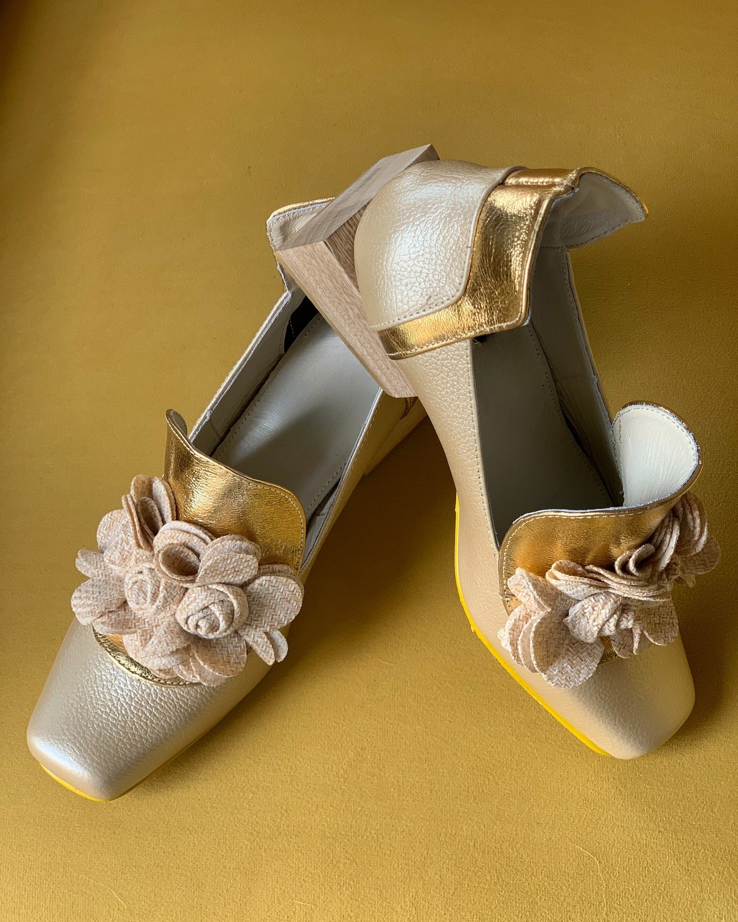 3D flower square heel shoes
