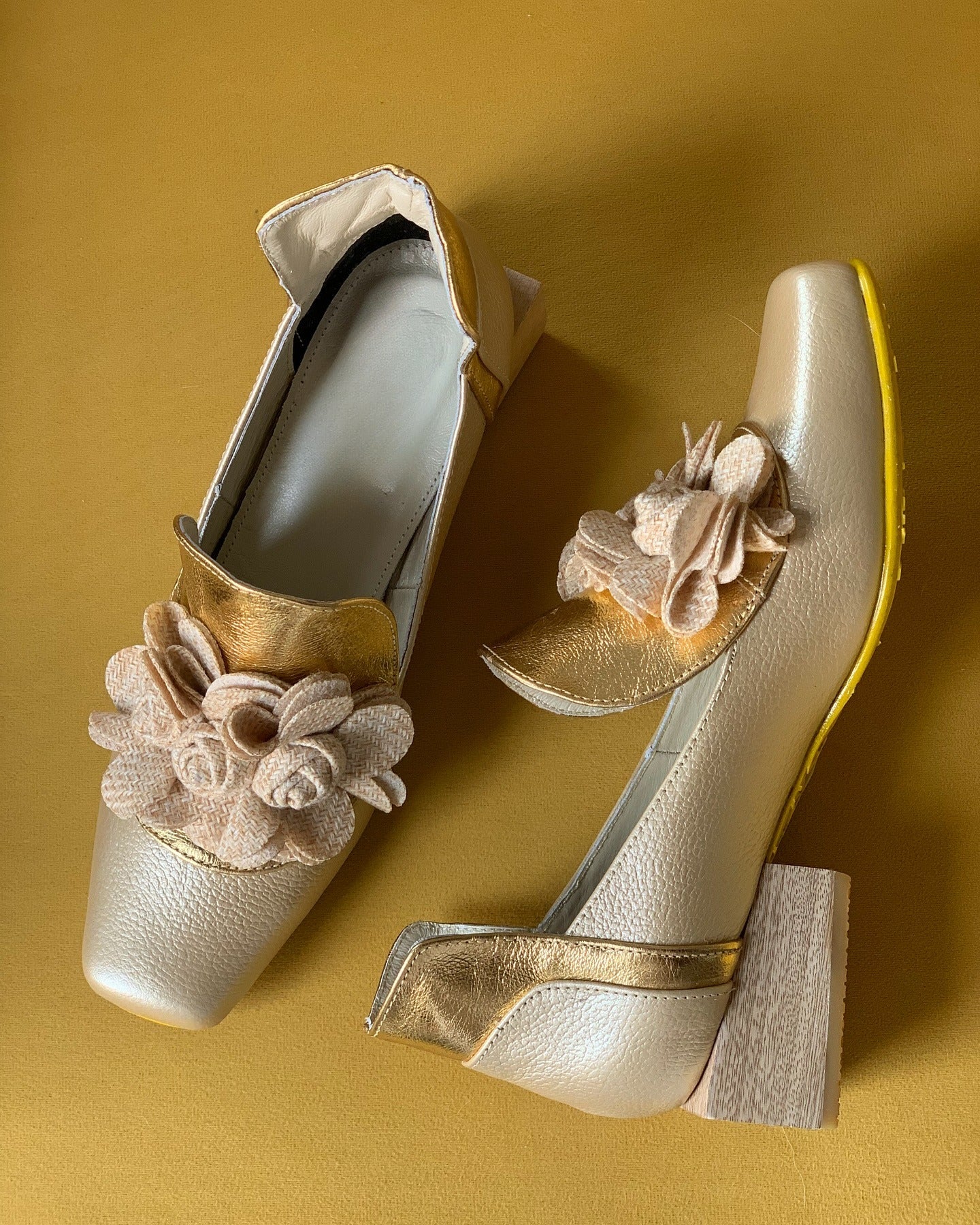 3D flower square heel shoes