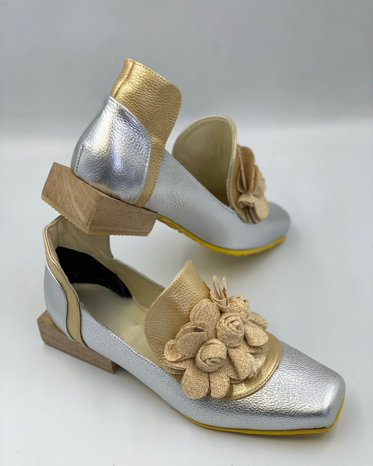 3D flower square heel shoes