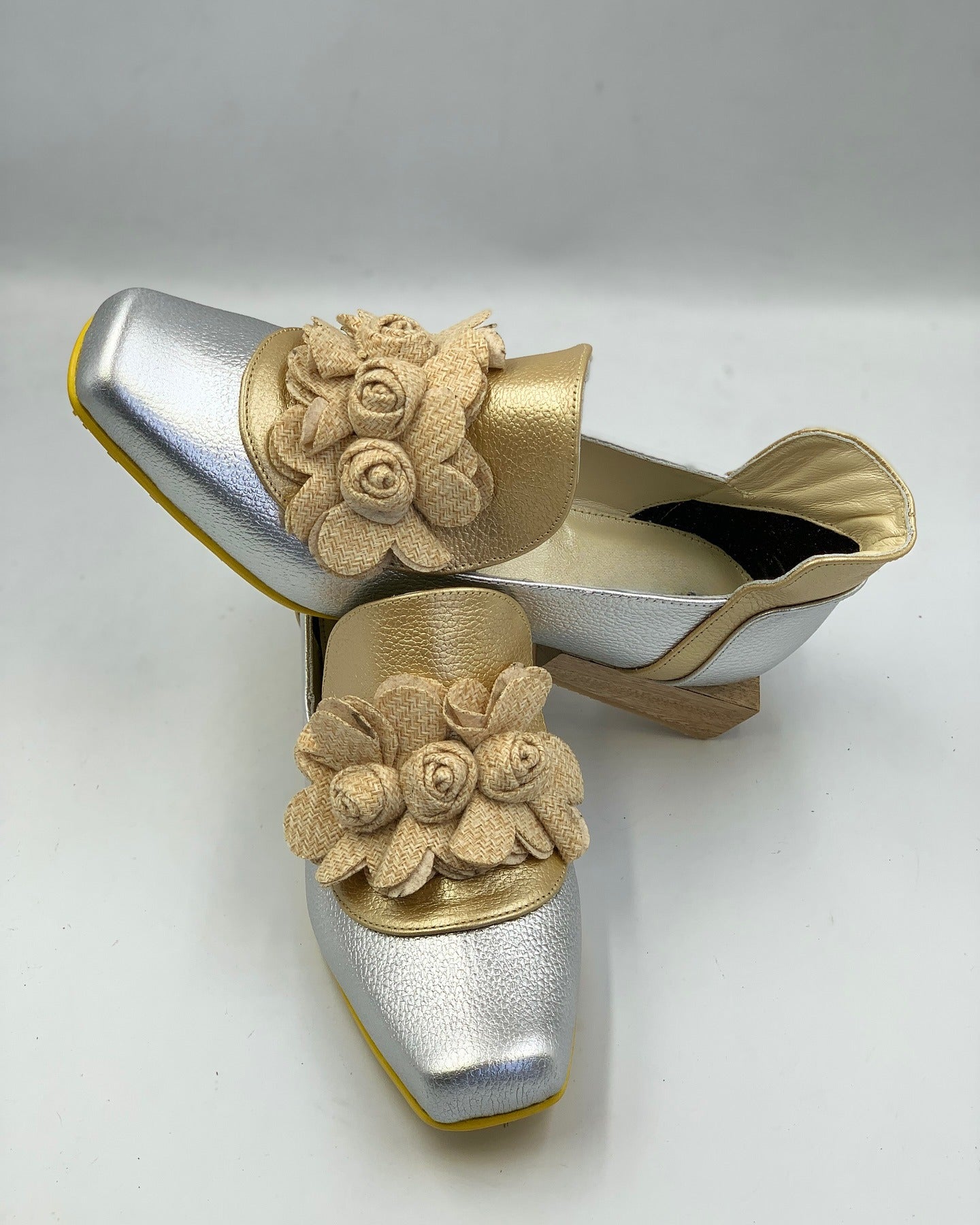 3D flower square heel shoes