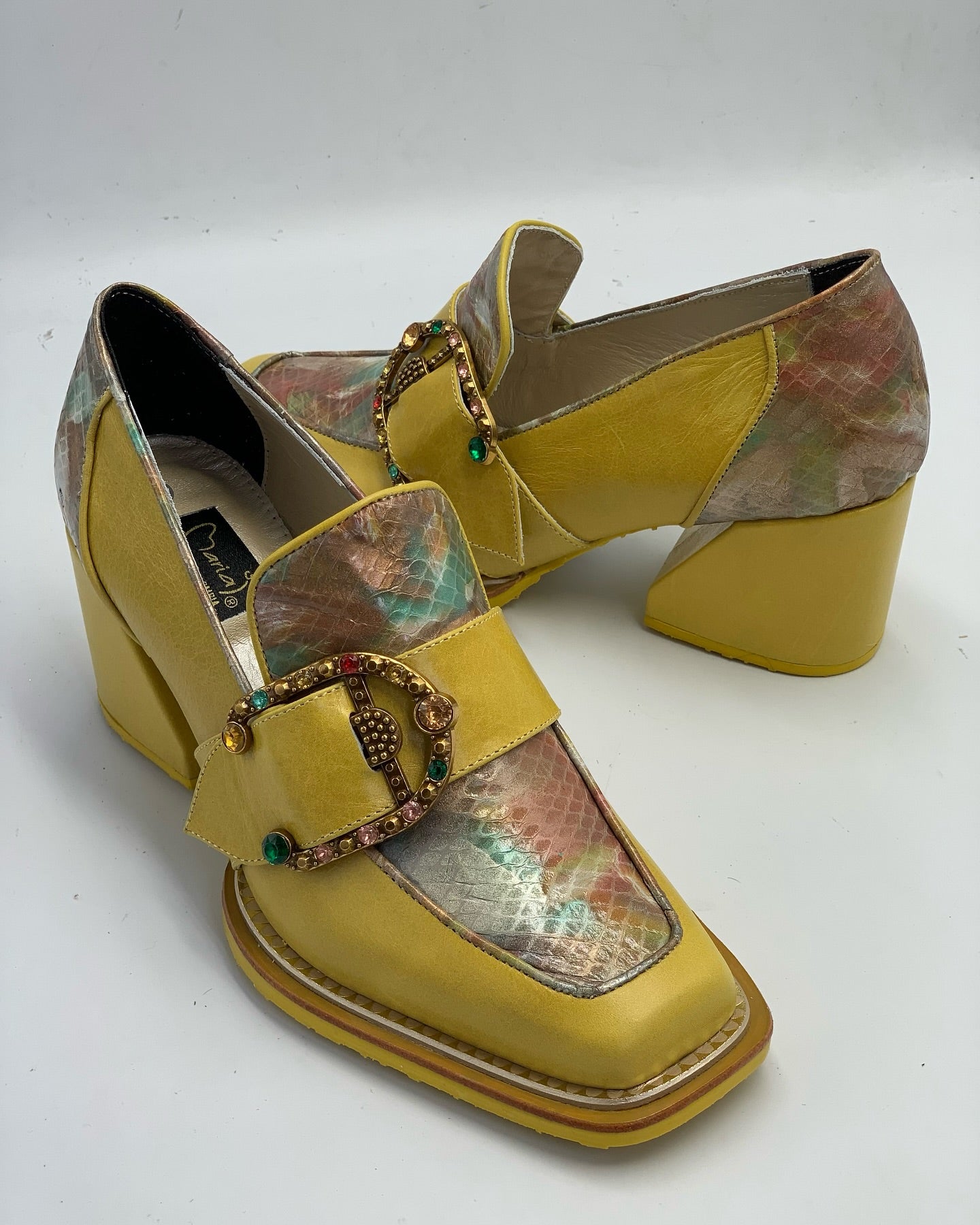 Women's yellow buckle square heel shoes