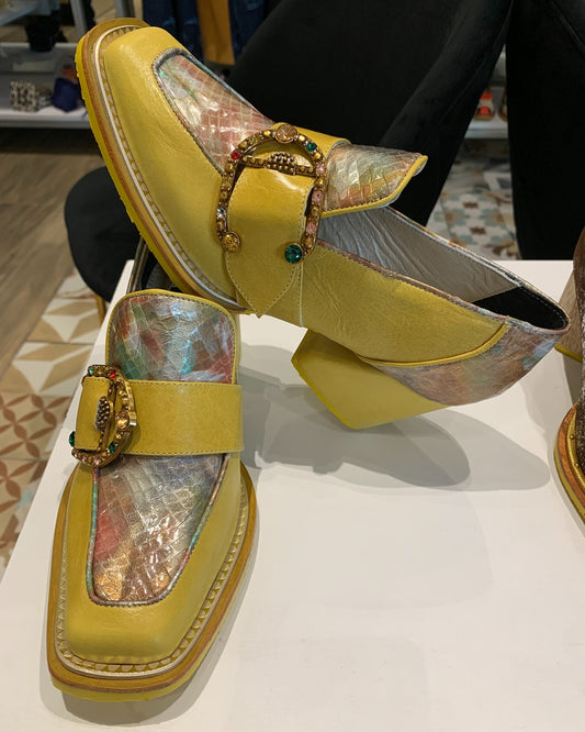 Women's yellow buckle square heel shoes