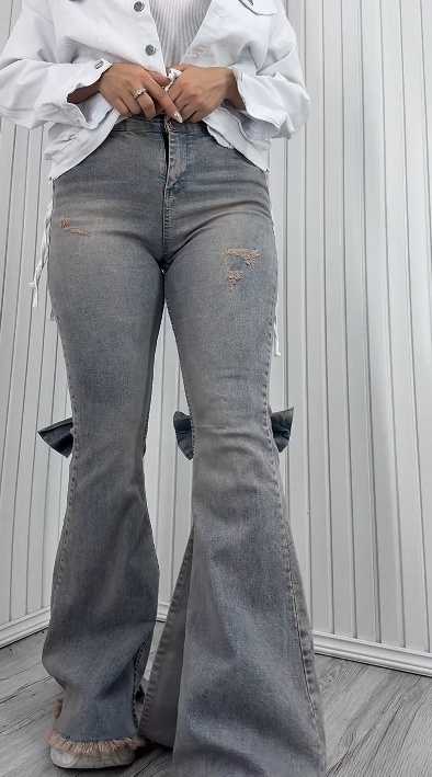 3D Bow Stretch Flared Jeans