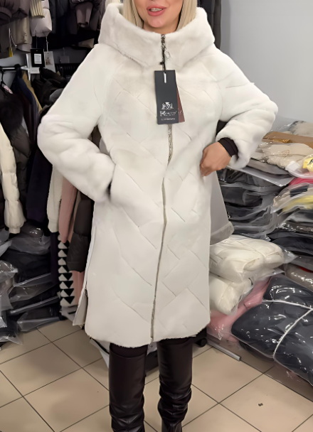 Women's warm and comfortable hooded coat