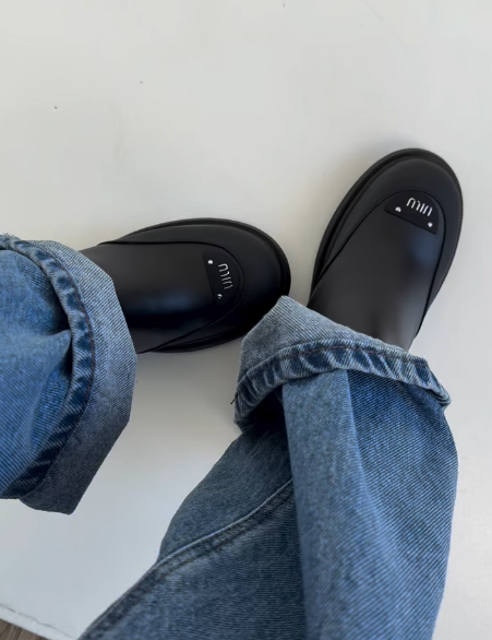 Black leather comfortable ankle boots