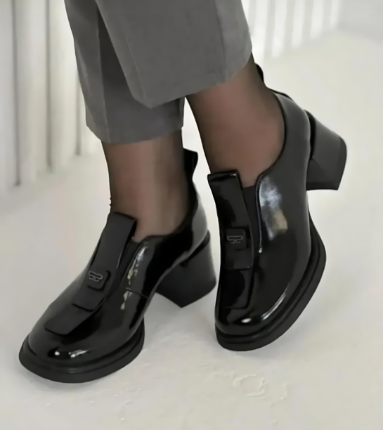 Black women's leather square heel shoes