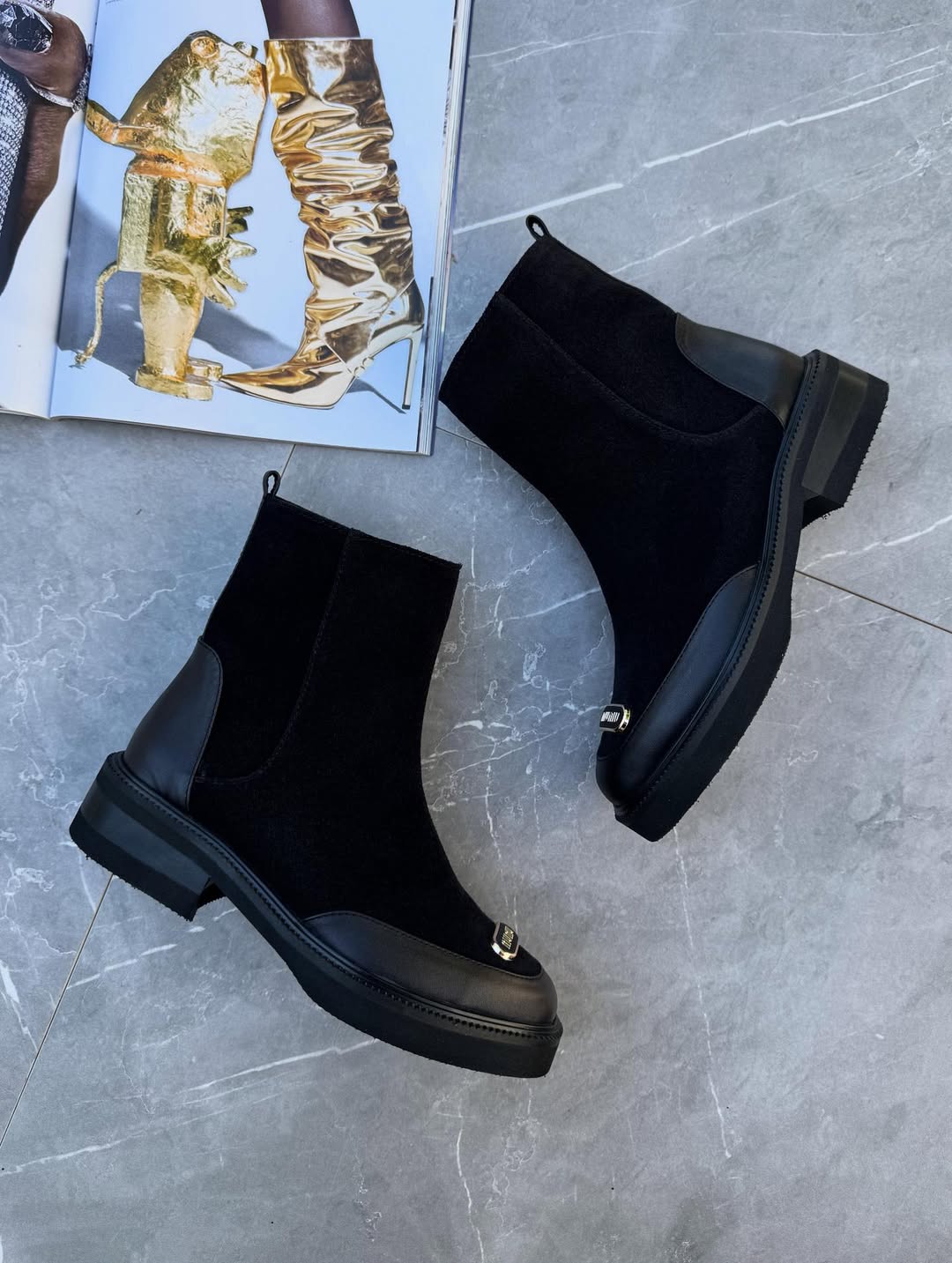 Women's suede zippered ankle boots