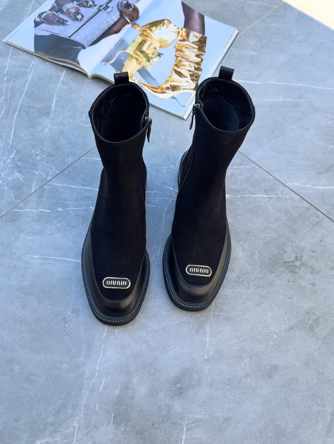 Women's suede zippered ankle boots